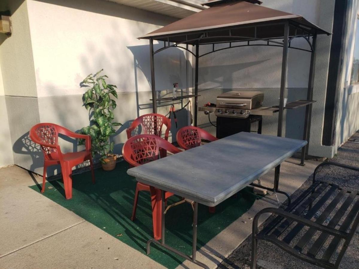 Bison Plains Lodge Moorhead المظهر الخارجي الصورة