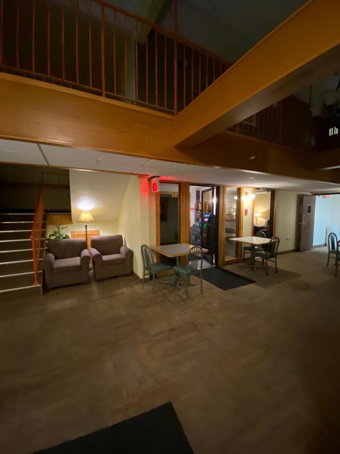 Bison Plains Lodge Moorhead المظهر الخارجي الصورة