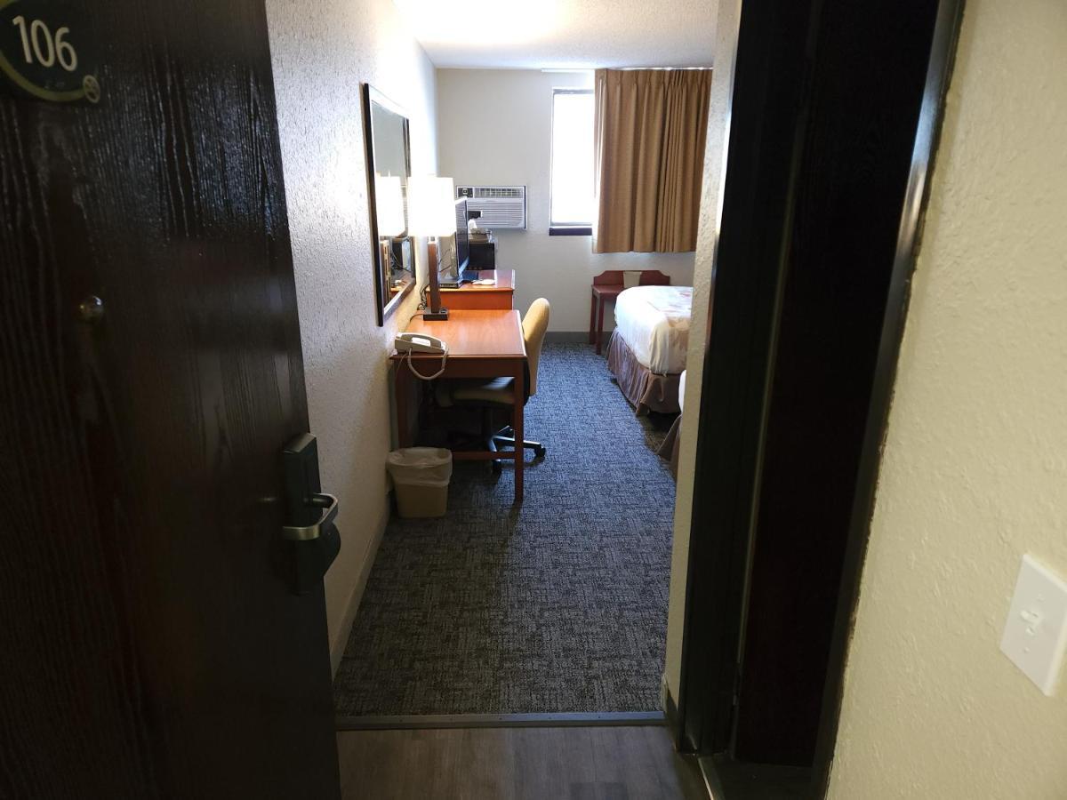 Bison Plains Lodge Moorhead المظهر الخارجي الصورة